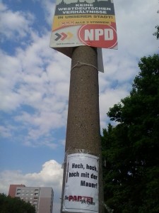 Hoch, hoch, hoch mit der Mauer!