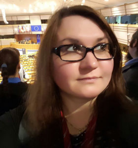 Helena Arndt beim Ausgucken von neuen Mandaten