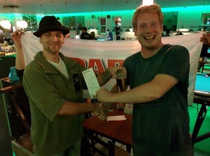 Der neue 2. Vorsitzende Markus Janiak mit einem neugeworbenen Mitglied.