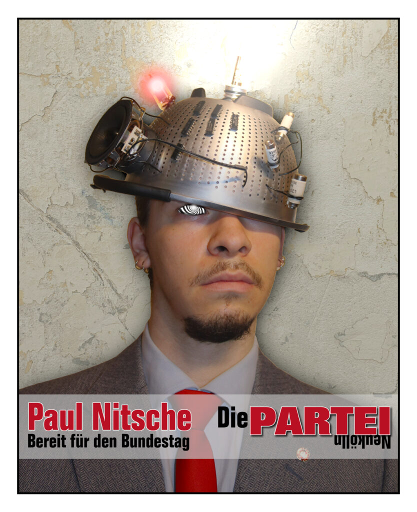 Ein Bild von unserem Direktkandidaten Paul Nitsche mit einem blinkenden leuchtenden Gedankenkontrollhelm auf dem Kopf