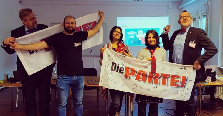 Vorstandsfoto: Von links nach rechts: Mann, Mann, Frau, Frau, Mann