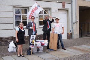 Egal, was der nächste Wähler hören will - Unsere Fahne weht im Wind