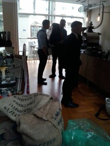 Hervorragender Kolonialkaffee beim Genossen in der Kaffeerösterei. Nochmals PARTEIischsten Dank