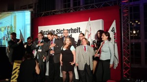 PARTEI-Hymne auf der Bühne der Linken