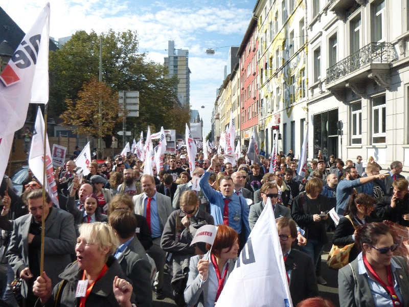 Demo zum Tag der Deutschen Zweiheit am 3.10.2015 in Frankfurt am Main Die PARTEI übernimmt die Macht.